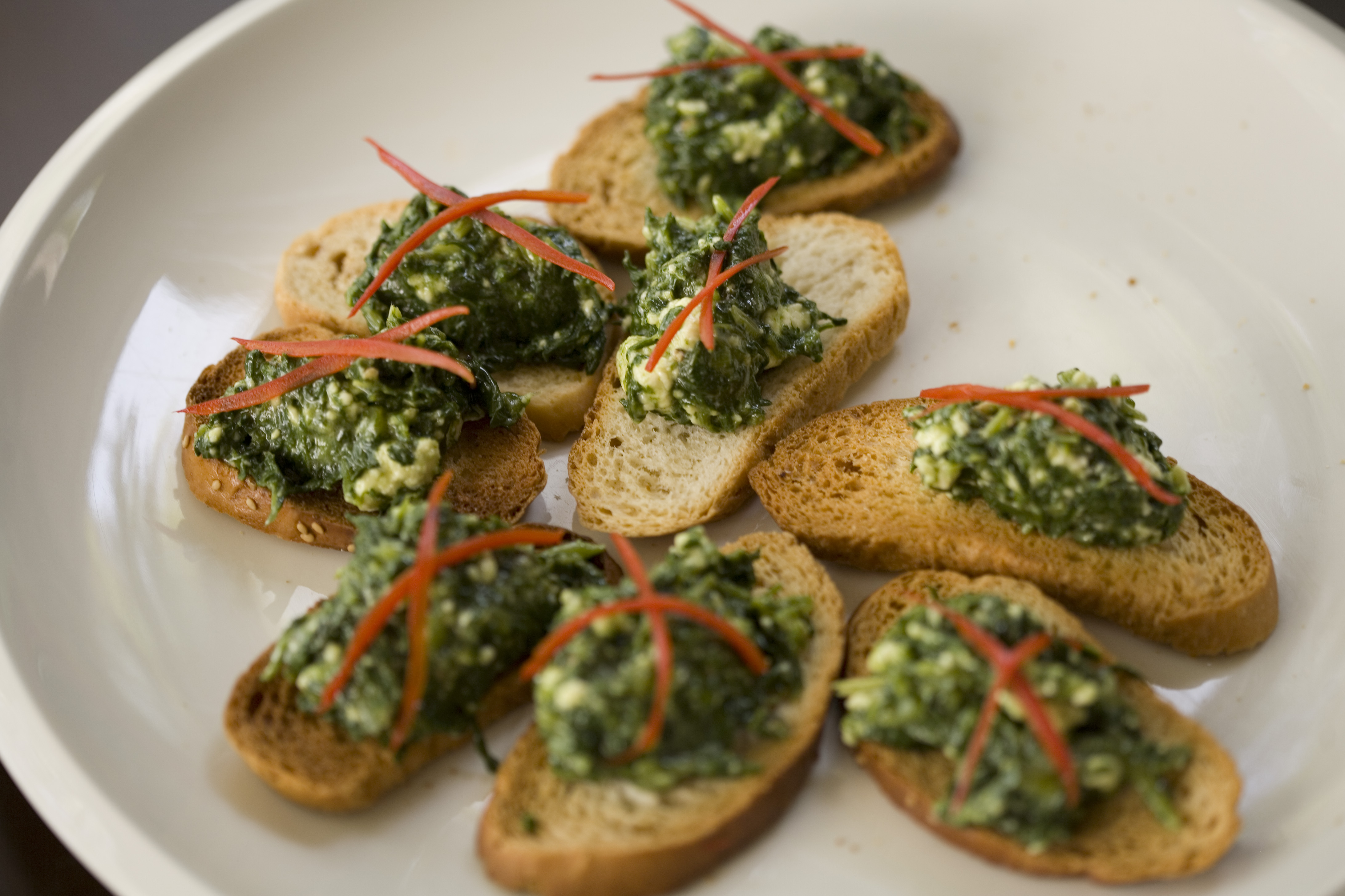 Crostini con Formaggio e Pomodoro